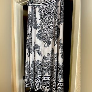 Black and white skirt with details INC L